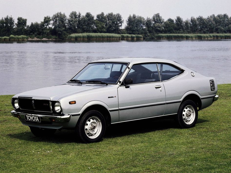 Toyota Corolla E30 Spezifikationen und Ausstattung - amsteuer.de