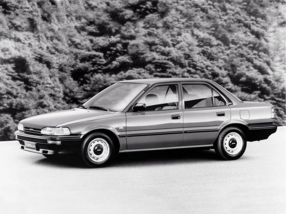 Toyota Corolla E90 Spezifikationen und Ausstattung - amsteuer.de