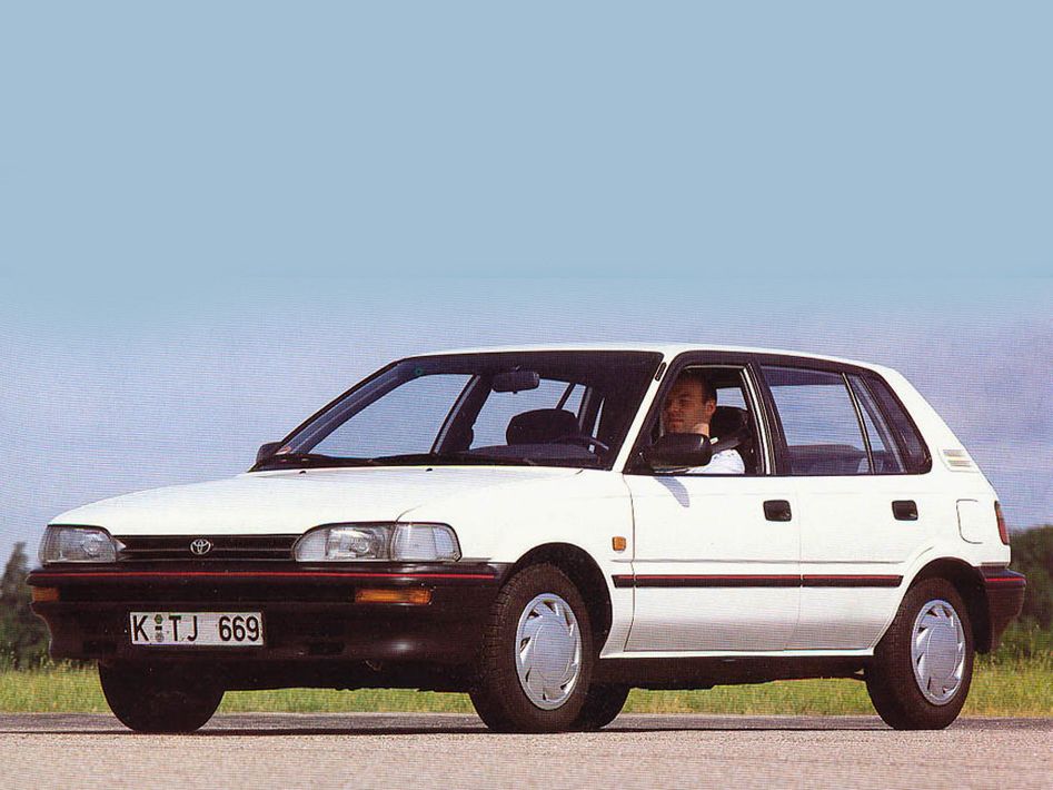 Toyota Corolla E90 Spezifikationen und Ausstattung - amsteuer.de